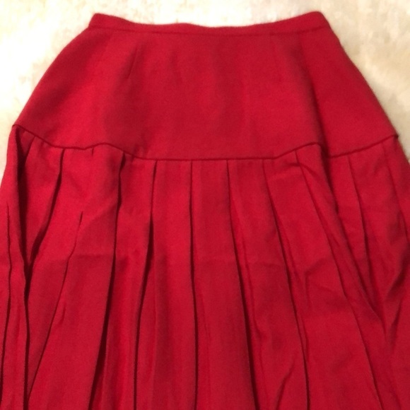 Red pleated skirt and Jacket size 4 - Picture 4 of 12